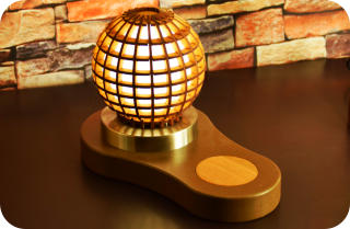 Holzlampe